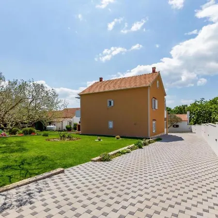Peaceful Murvica Pool, Garden, And Modern Comfort Apartamento *