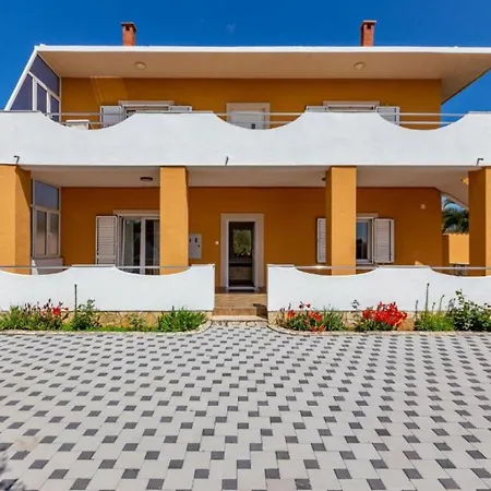 Peaceful Murvica Pool, Garden, And Modern Comfort Apartamento *