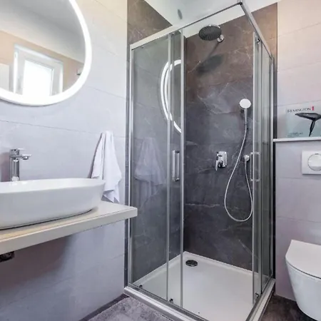 Peaceful Murvica Pool, Garden, And Modern Comfort Apartamento