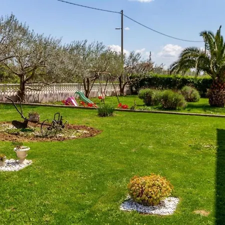 شقة Peaceful Murvica Pool, Garden, And Modern Comfort