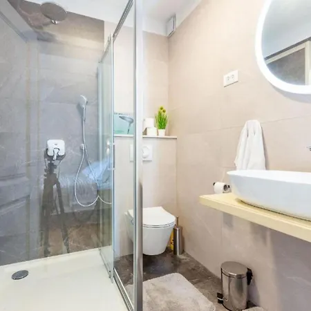 Peaceful Murvica Pool, Garden, And Modern Comfort شقة زادار