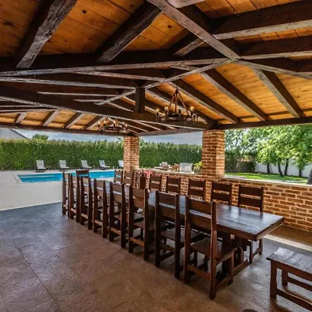 Peaceful Murvica Pool, Garden, And Modern Comfort * زادار