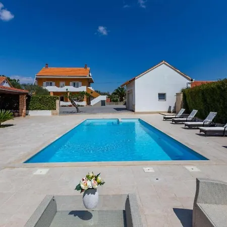 Peaceful Murvica Pool, Garden, And Modern Comfort